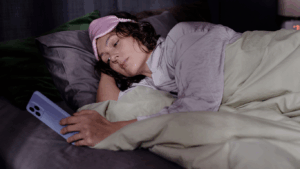 Je réfléchis trop, j'analyse tout par peur d'être seule ou rejetée par les autres